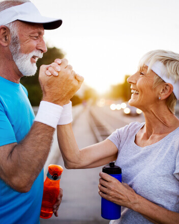 Pour les personnes âgées de plus de 60 ans pour maintenir la masse musculaire et osseuse